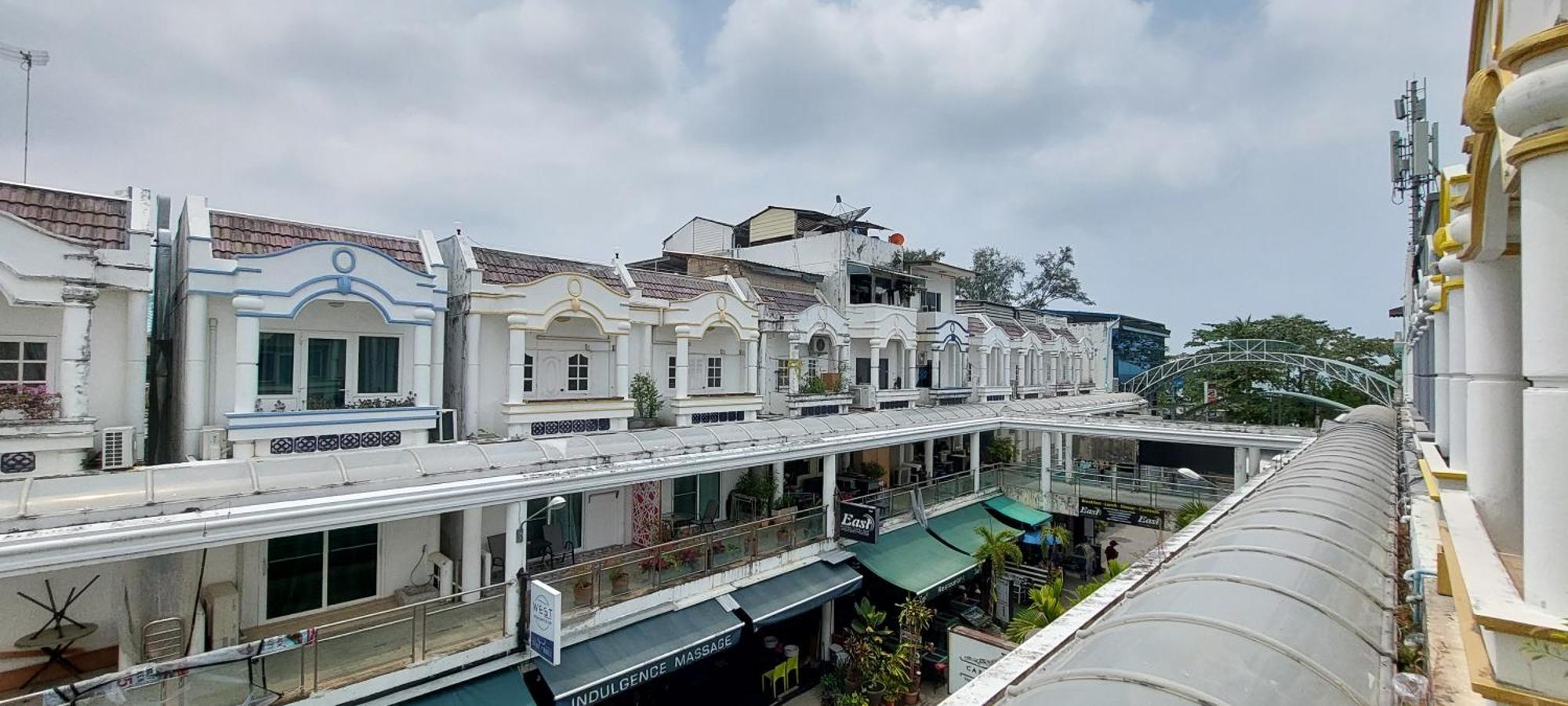 Cafe de Paris Patong Exterior foto