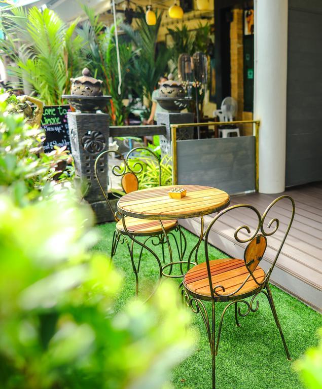 Cafe de Paris Patong Exterior foto